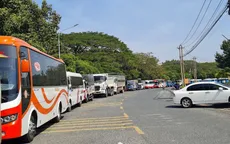 Ô tô xếp hàng dài hơn 2 km chờ đăng kiểm ở Đồng Nai