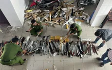 Phát hiện 700 hung khí gửi qua đường bưu điện