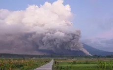 Núi lửa Semeru phun trào: Indonesia nâng cảnh báo lên mức cao nhất, sơ tán gần 100 cư dân
