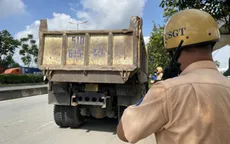 Vụ đường dây xe quá tải đưa hối lộ, giả mạo công tác: Khởi tố 18 đối tượng