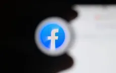 Facebook "tứ bề thọ địch"