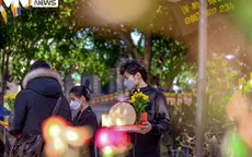 Giới trẻ Hà Thành đi chùa cầu duyên trong ngày Lễ Tình nhân