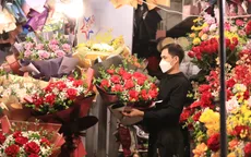 Các hàng hoa tại Hà Nội sẵn sàng cho ngày Lễ tình nhân