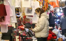 Không khí ngày Lễ tình nhân Valentine đầy lãng mạn tại Hà Nội
