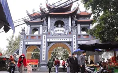 Linh thiêng Phủ Tây Hồ ngày Xuân đầu năm mới