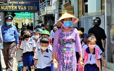 Cà Mau: Test nhanh COVID-19 cho học sinh và tổ chức học bán trú