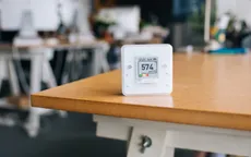 Anh phát triển thiết bị cảnh báo lây nhiễm COVID-19 tại trường học và công sở
