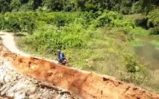Hàng chục hộ dân khốn khổ vì lũ cuốn trôi đường