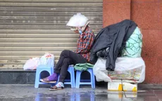 Người dân Hà Nội xoay sở giữ ấm trước đợt rét đậm 8 độ C