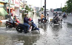 Khắc phục điểm nghẽn giao thông do triều cường gây ngập