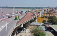 Tháo dỡ 2 nhịp cầu tạm để thi công cầu Vĩnh Tuy giai đoạn 2
