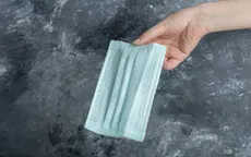 Có nên xịt khử khuẩn khẩu trang để tăng tác dụng bảo vệ trước lây nhiễm COVID