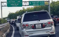 Người dân đi du xuân, cao tốc Long Thành - Dầu Giây ùn ứ kéo dài