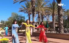 Tự hào nét đẹp áo dài Việt ngày Tết tại Mỹ