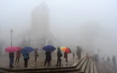Nhiều điểm du lịch chật kín du khách ngày Tết