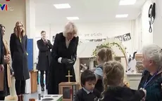 Vương hậu Camilla lần đầu xuất hiện trước công chúng