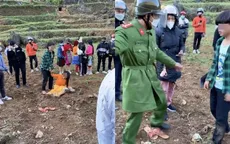 Nam sinh lớp 10 nói gì khi "bắt" bé gái người Mông đang đi chơi Tết về làm vợ?