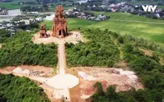 Từ tôn tạo thành… phá hoại Tháp Bánh Ít