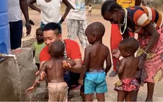 Quang Linh Vlogs: Bây giờ nhiều người biết, mấy bà bán cá đang bán thấy cũng chạy lại ôm