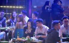 Phố đêm Hà Nội bừng sáng trở lại