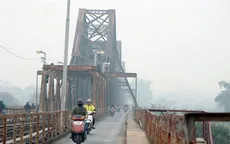 Bắc Bộ mưa dông, tầm nhìn hạn chế vào sáng sớm khi sương mù bao phủ