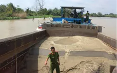 Bắt nhóm "cát tặc" đánh chìm ghe, nhảy sông Đồng Nai để tẩu thoát