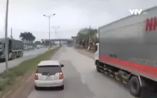 Dừng xe đột ngột gây nguy hiểm