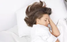 Những thói quen khiến tóc bị hư tổn ngay trong giấc ngủ