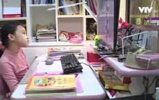 Phụ huynh loay hoay gỡ rối tâm lý cho con khi ở nhà mùa dịch