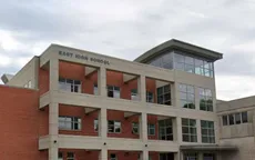 Xả súng bên ngoài trường trung học ở Iowa, 3 người thương vong