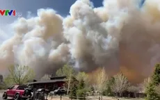 Hàng nghìn người sơ tán vì cháy rừng tại Mỹ, tuyết rơi dày nhất trong 20 năm tại Tây Ban Nha