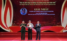 Trao giải Cuộc thi viết về bảo vệ nền tảng tư tưởng của Đảng