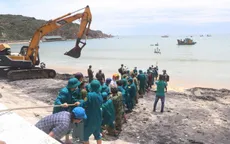 Dừng trục vớt ghe, thuyền của ngư dân Bình Định bị chìm vì thời tiết xấu