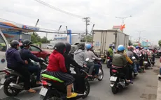 Ùn tắc giao thông cục bộ đường lên cầu Rạch Miễu, Tiền Giang