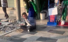 Thanh niên dùng dao đâm bạn gái trên phố do ghen tuông