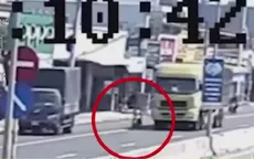 Người phụ nữ bị ô tô cán qua khi tránh xe tải phía trước