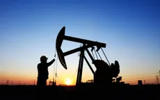 Giá dầu thế giới tăng gần 2%