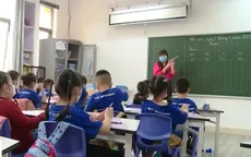 Giáo viên vất vả rèn lại nét chữ, nề nếp học tập của học sinh lớp 1, 2