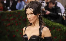 Bella Hadid tiết lộ bị ngất xỉu tại Met Gala 2022 vì váy quá chật