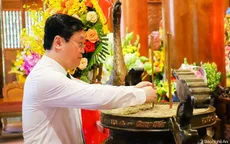 Dâng hương tưởng niệm Bác Hồ tại Khu Di tích lịch sử Quốc gia đặc biệt Kim Liên, Nghệ An
