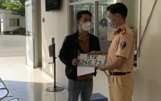 Người dân hứng khởi ngày đầu đăng ký, bấm biển số xe máy tại công an xã