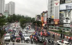 Mưa lớn đầu giờ sáng, nhiều tuyến đường Hà Nội ngập úng, ùn tắc giao thông