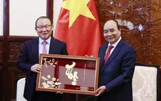 Chủ tịch nước Nguyễn Xuân Phúc biểu dương, chúc mừng các HLV Park Hang Seo và Mai Đức Chung
