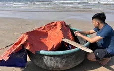 Phát hiện thi thể trong thuyền thúng trên bờ biển