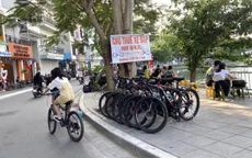 "Ngồi không" kiếm tiền triệu mỗi ngày nhờ dịch vụ cho thuê xe đạp ở Hồ Tây