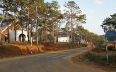 Chuyển hồ sơ vụ Chủ tịch huyện cấp 5 lô đất biệt thự trái luật sang công an