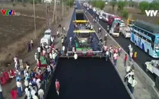 Kỷ lục trải nhựa 75 km đường trong 5 ngày