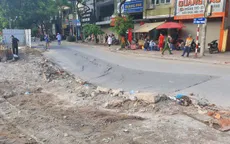 Lún võng 23m mặt đường ven sông Tô Lịch