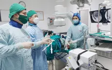 Nội soi gắp giun đũa dài gần 20cm trong ống mật chủ bé gái 11 tuổi