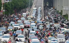 Giao thông lộn xộn những ngày đầu phân luồng tại Hà Nội